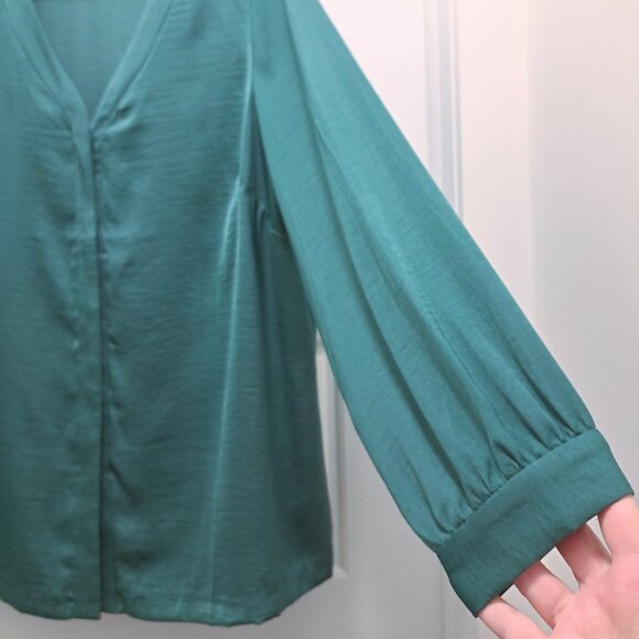 Alfani Jade V-Neckline Button Up Blouse Size 2X - Picture 4 of 11